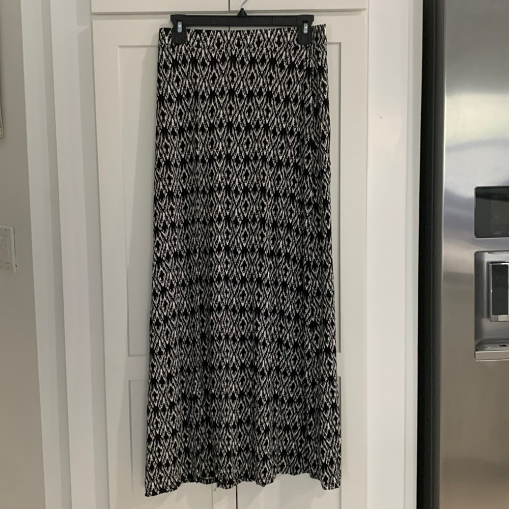 Maxi black and white skirt